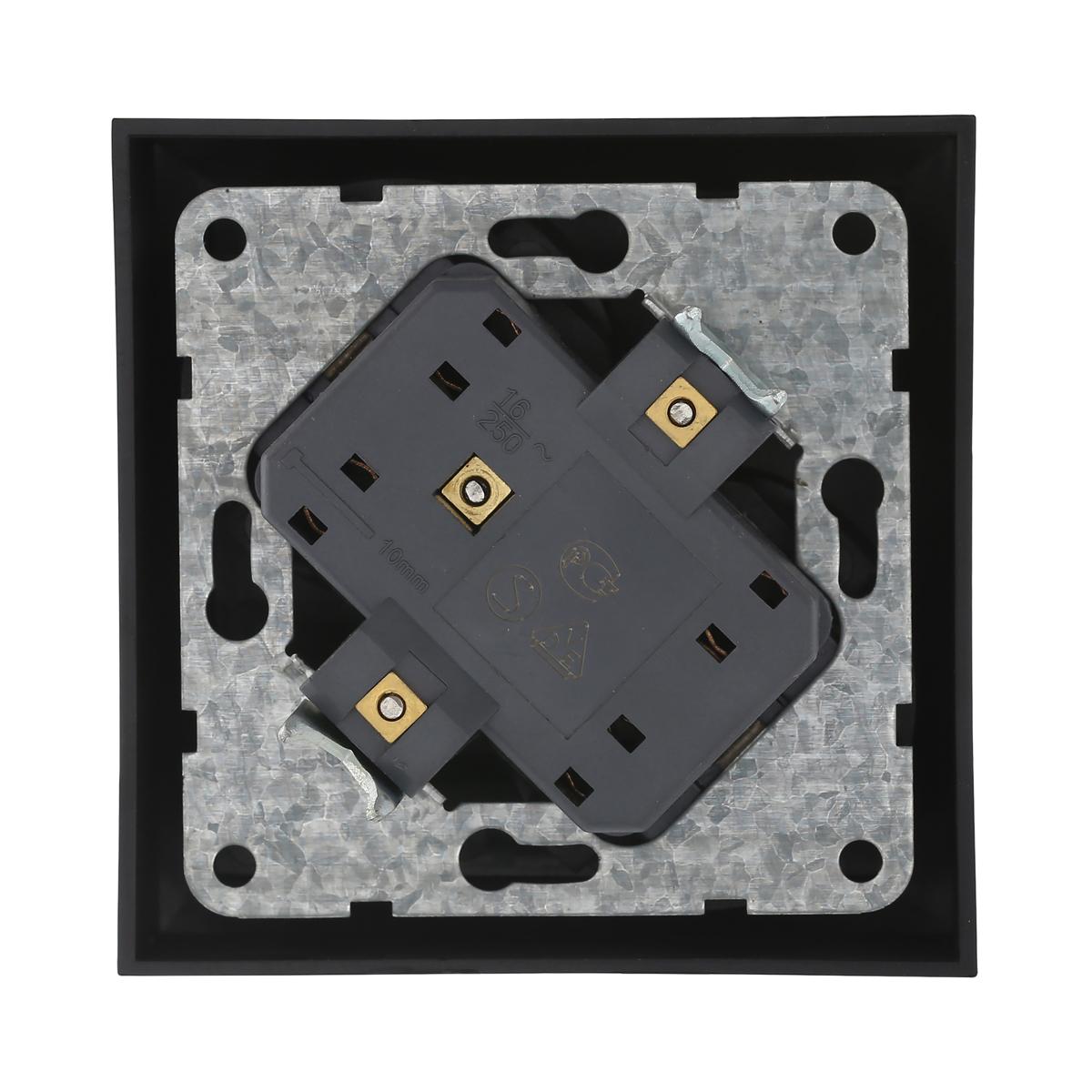 фото розетка lk studio двойная с з/к, со шторками (серебристый металлик) lk60 863503-1 | 220svet.ru