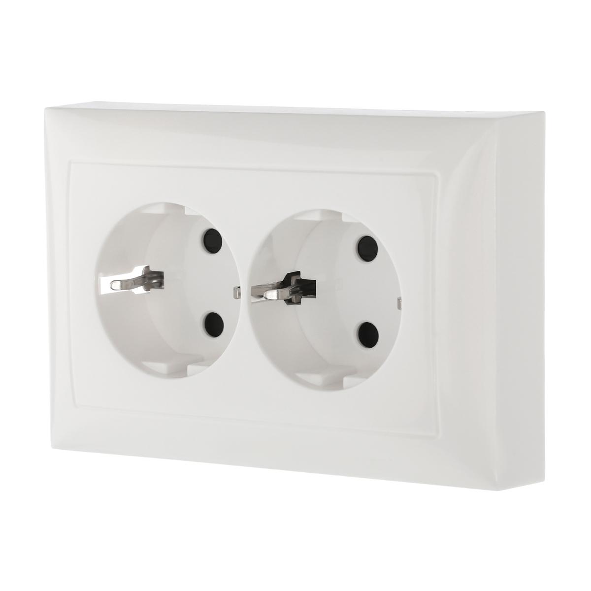 фото розетка lk studio двойная прямая с з/к, со шторками (белый) lk60 863704-1 | 220svet.ru